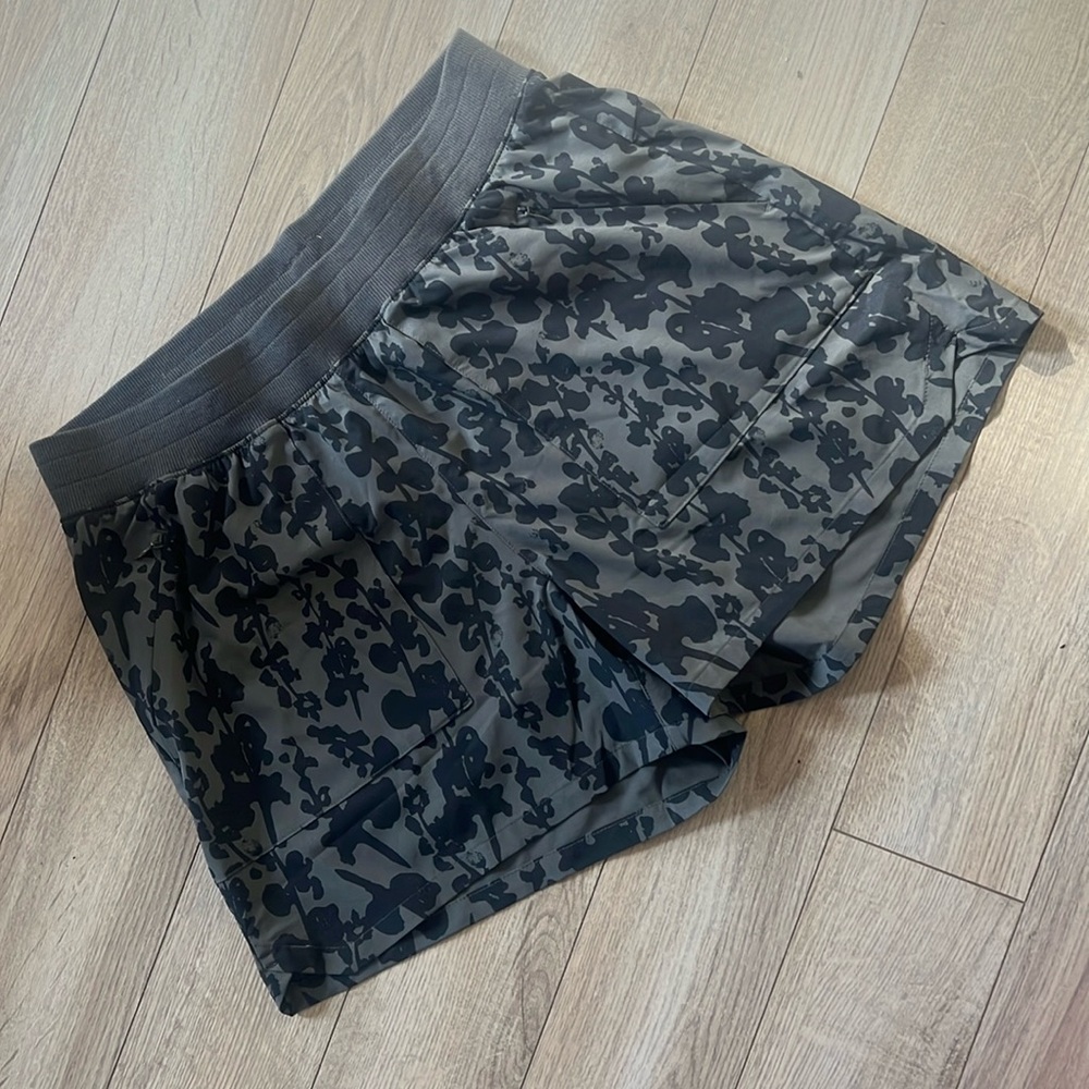 Spotless Evolution shorts NWT